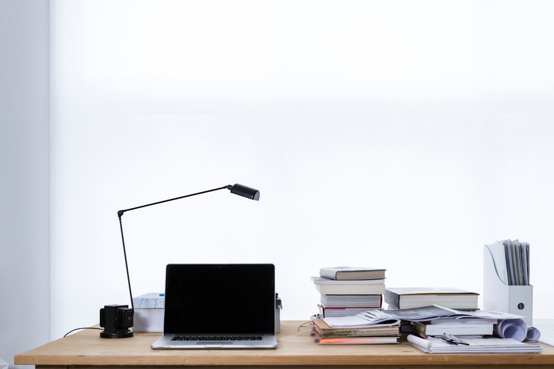 Jakie są najważniejsze zasady bezpieczeństwa w pracy zdalnej? 1 Photo Home office