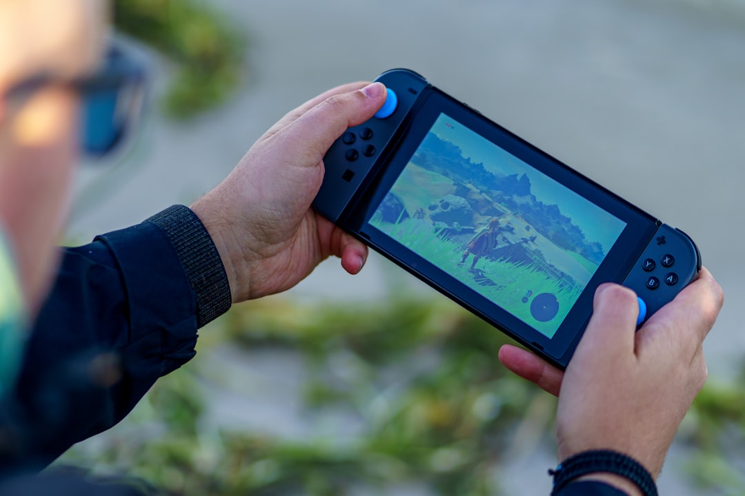 Jak unikać zagrożeń online podczas grania? 1 Photo Online gaming Cybersecurity