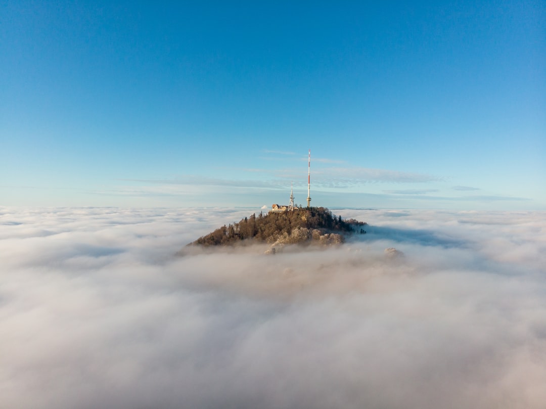 Jak technologia 5G zmienia dostęp do Internetu? 1 Photo 5G Tower