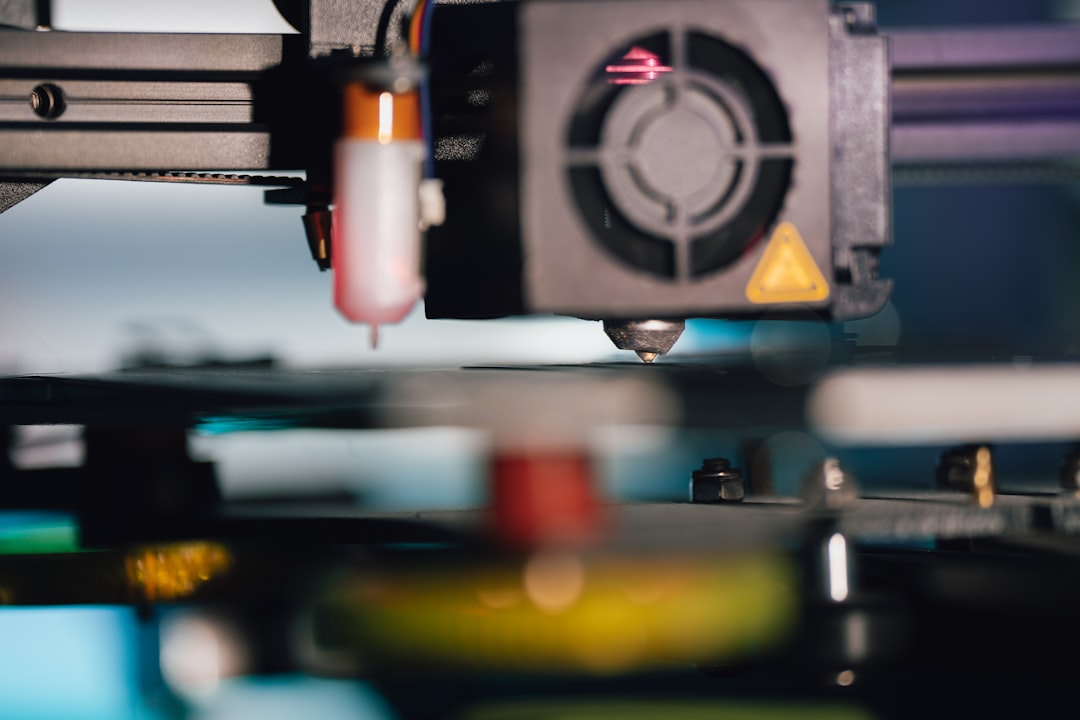 Jak AI zmienia procesy produkcyjne? 1 Photo Robotic arm