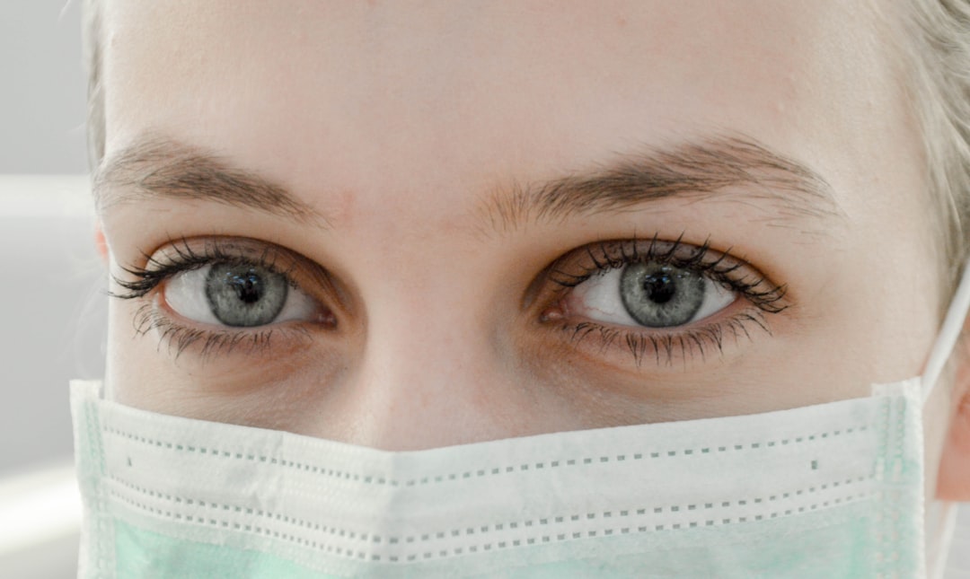Tworzenie skutecznych reklam displayowych: kluczowe strategie 1 Photo Eye-catching visuals