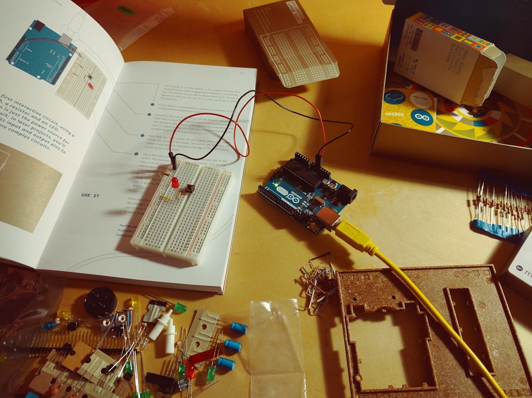 Zastosowania NeuroSymbolic AI w praktyce 1 Photo Brain circuit