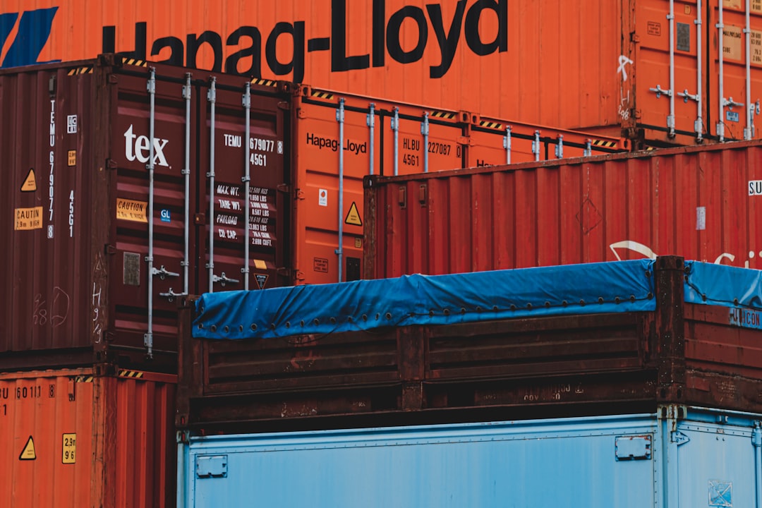 Bezpieczeństwo kontenerów Docker: Najważniejsze kwestie 1 Photo Docker container security